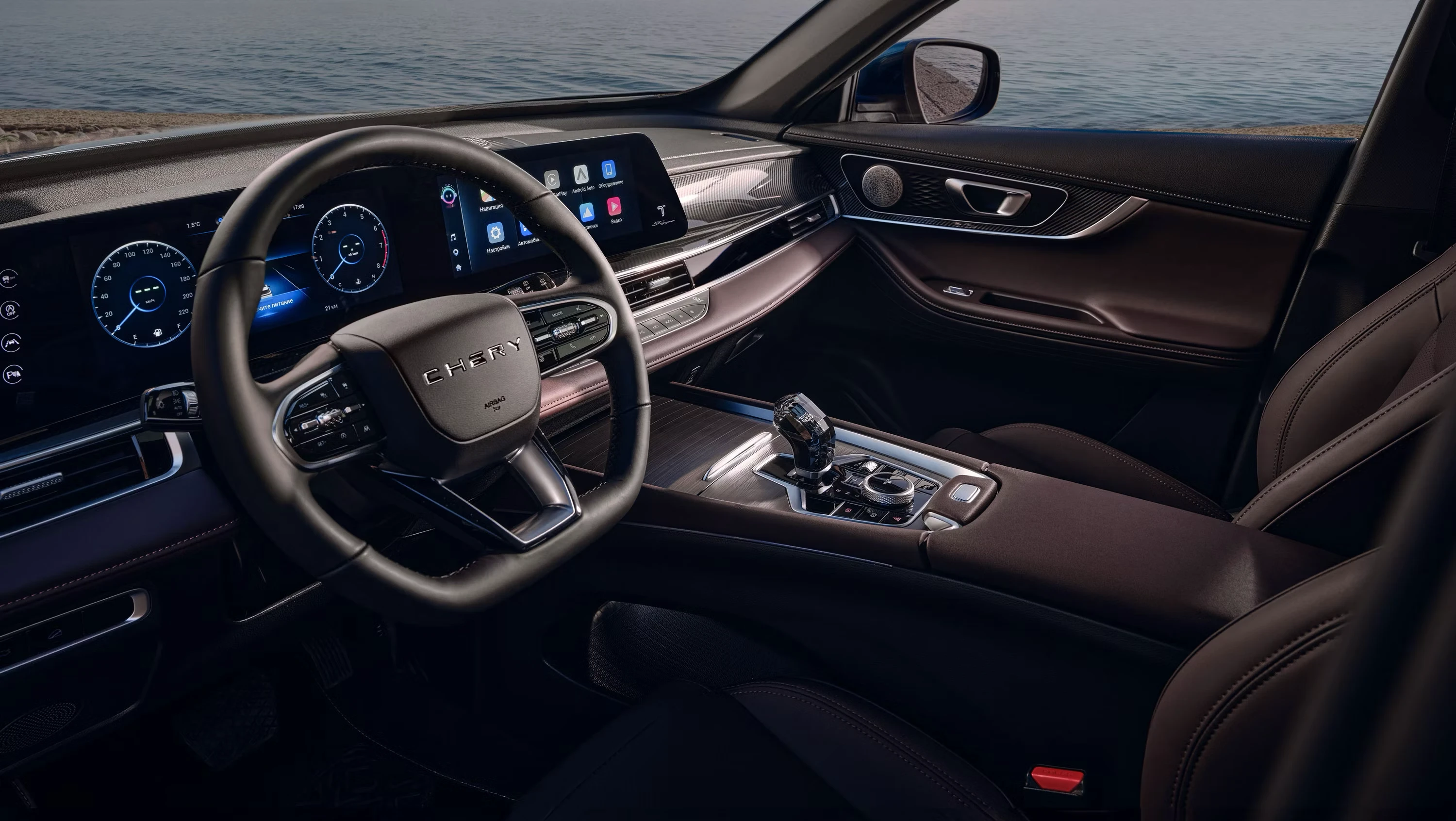 Эффектный темный салон в Tiggo 7L