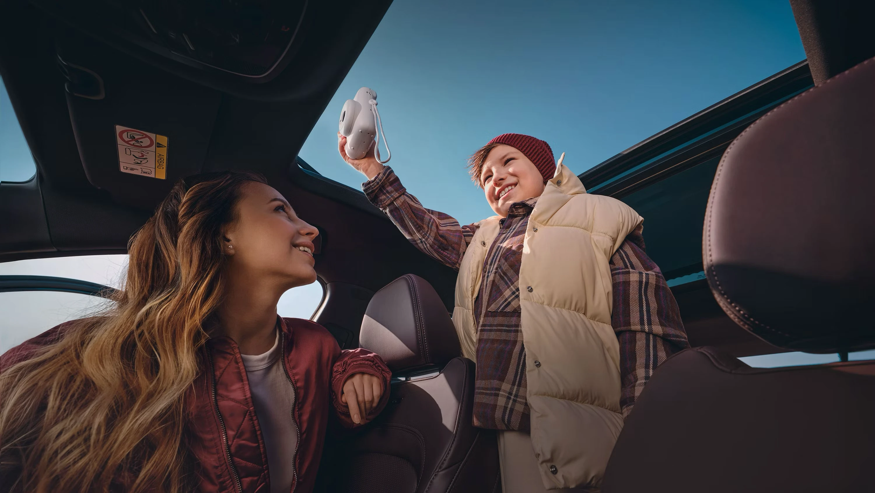 Панорамная крыша с люком в TENET T7